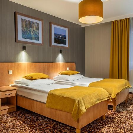 Hotel Kuznia Napoleonska Teresin Esterno foto