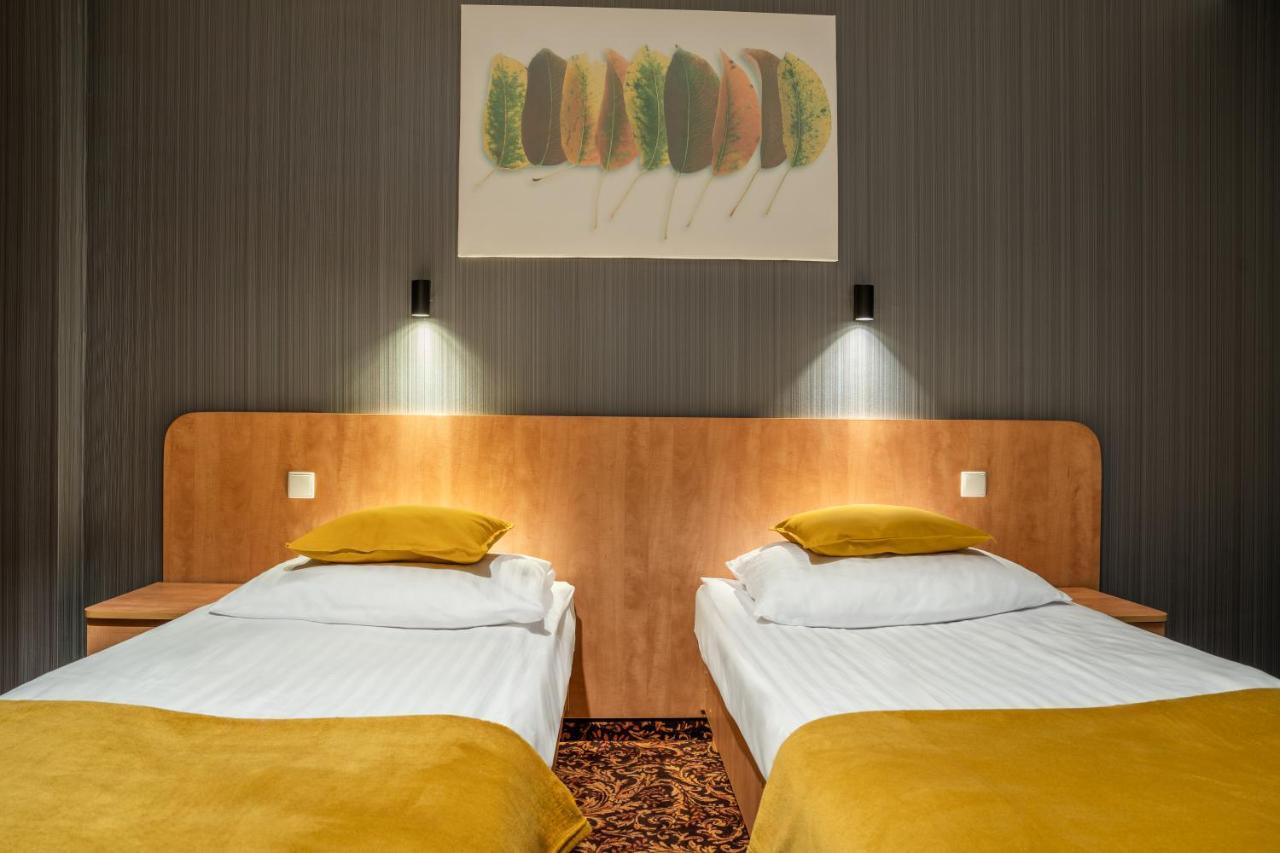 Hotel Kuznia Napoleonska Teresin Esterno foto