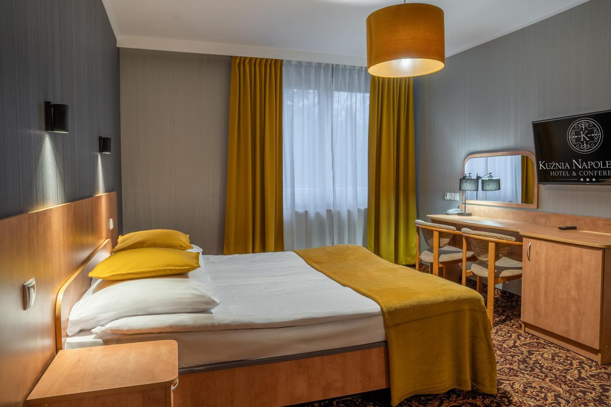 Hotel Kuznia Napoleonska Teresin Esterno foto