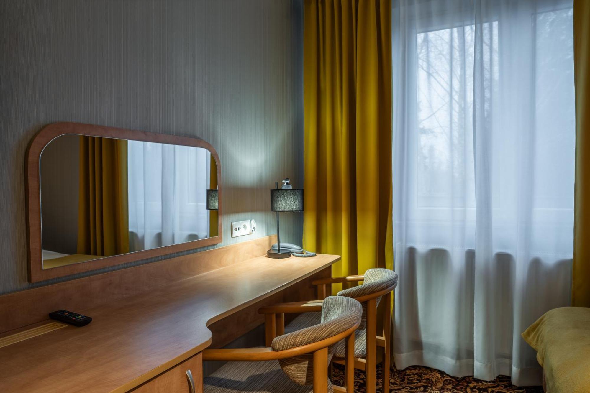 Hotel Kuznia Napoleonska Teresin Esterno foto
