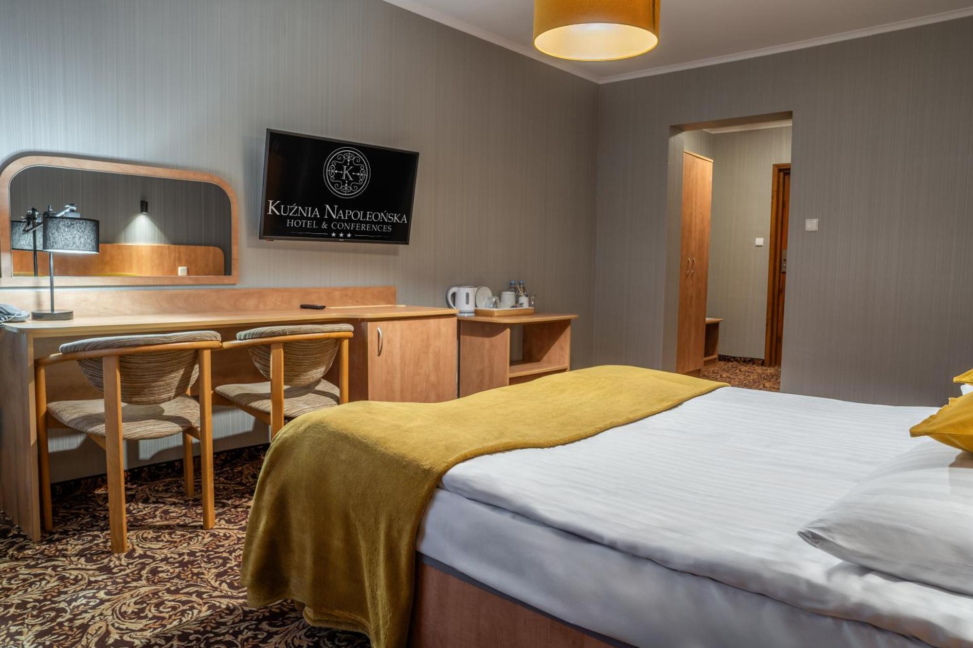 Hotel Kuznia Napoleonska Teresin Esterno foto