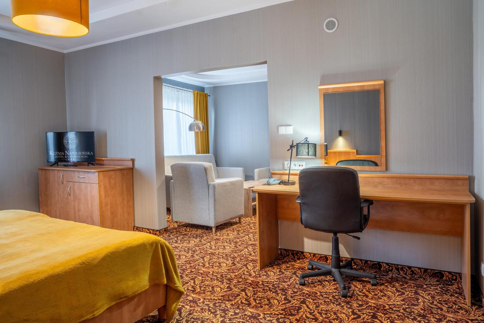 Hotel Kuznia Napoleonska Teresin Esterno foto