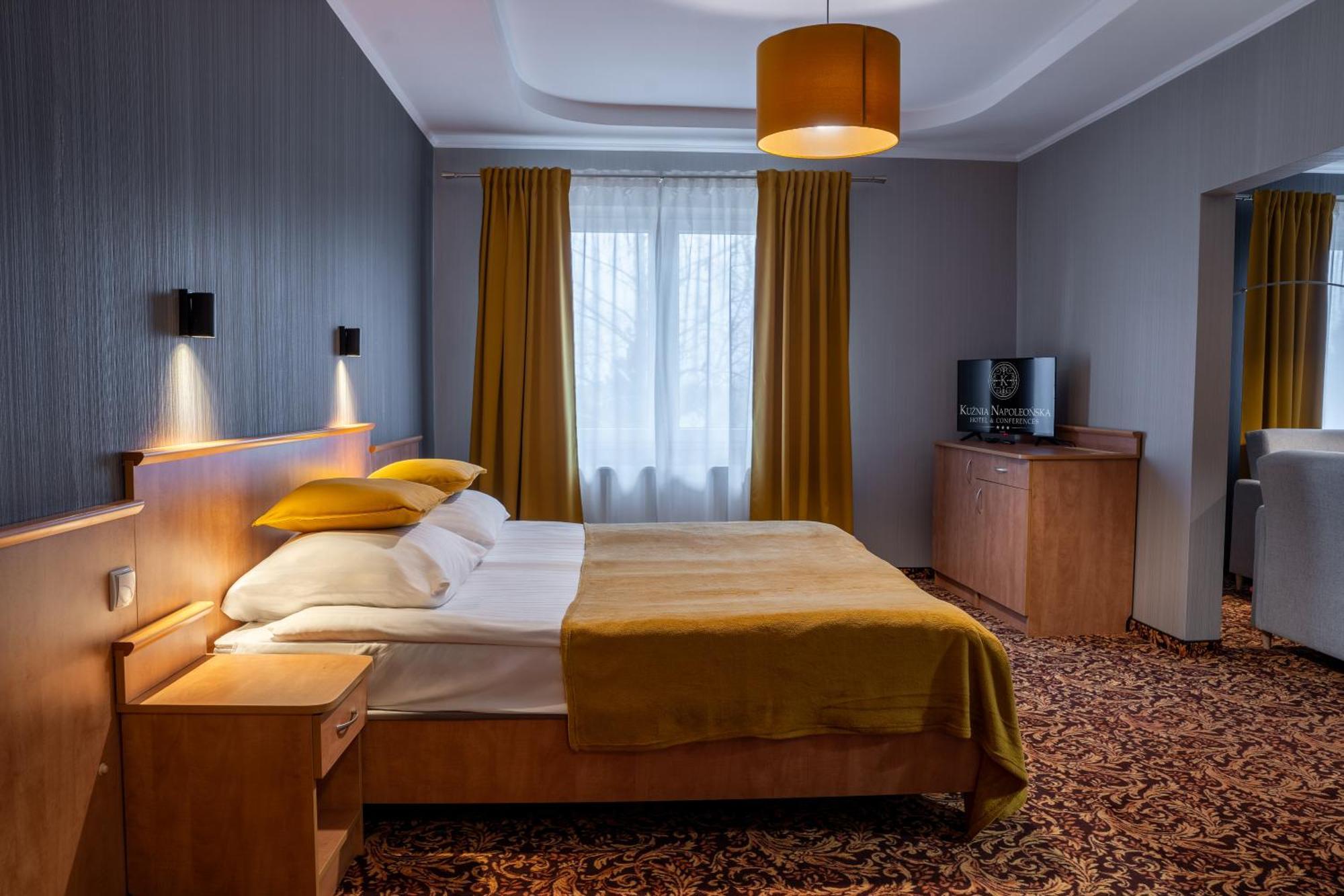 Hotel Kuznia Napoleonska Teresin Esterno foto