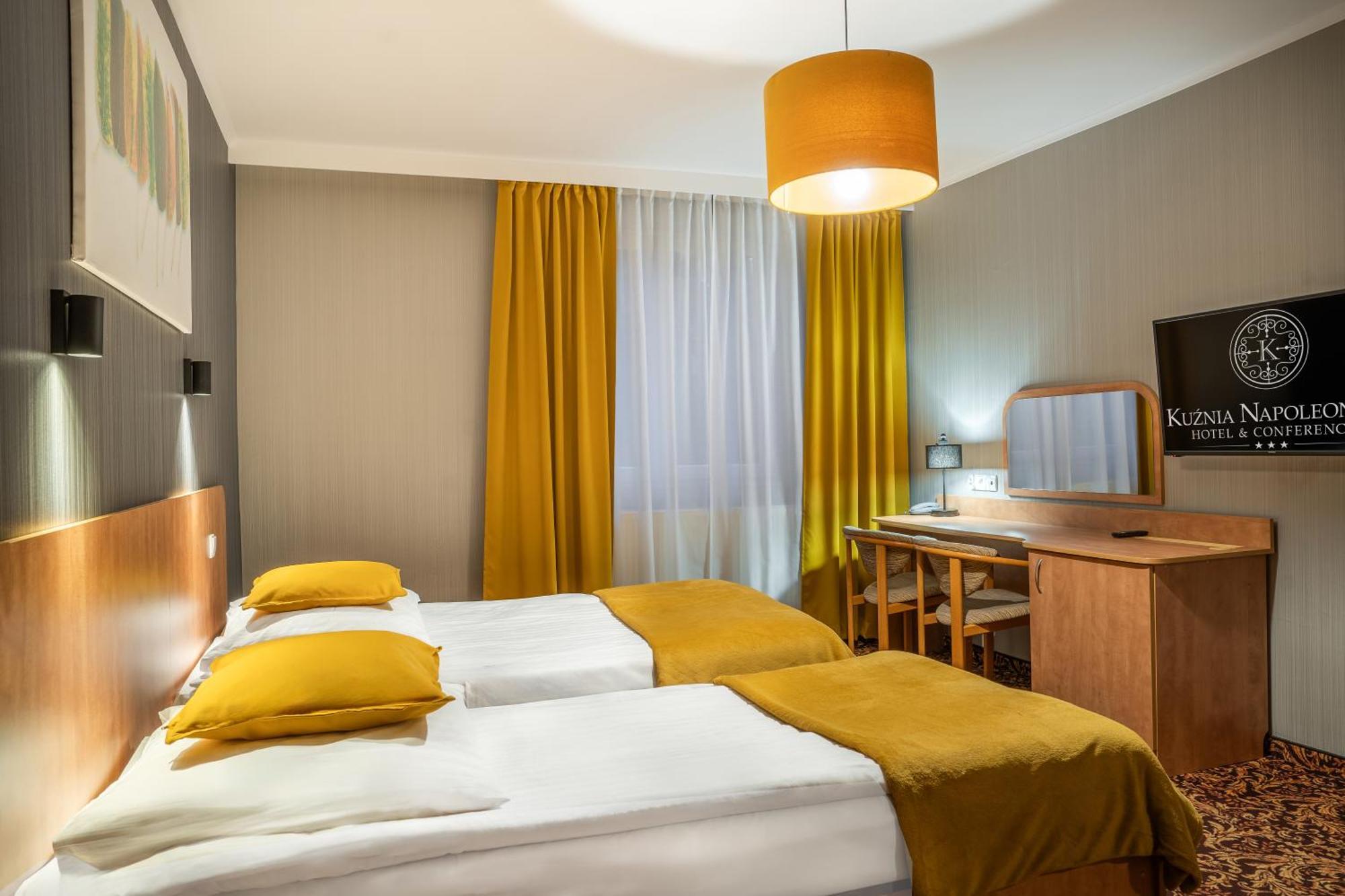 Hotel Kuznia Napoleonska Teresin Esterno foto